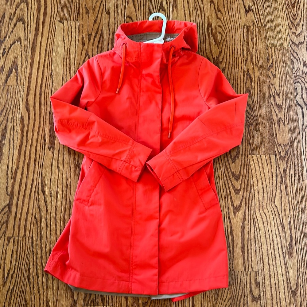 Athleta rain/spring hood jacket Orange/Red Vented back, defined waist XS